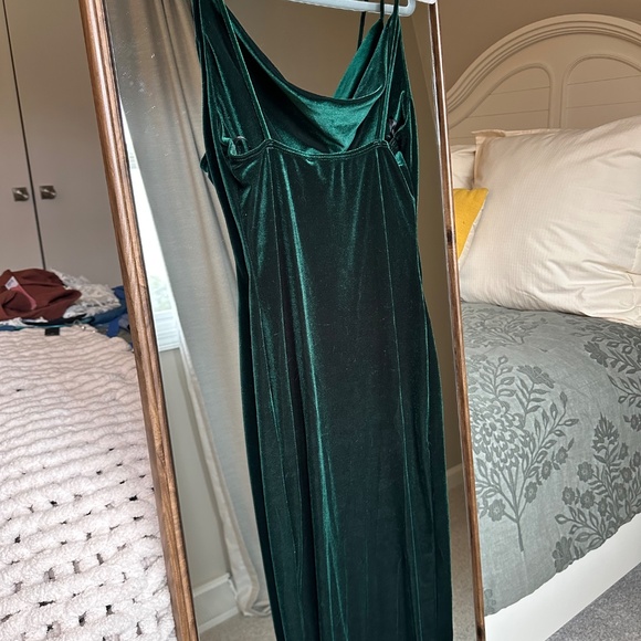 Lulus Dark Green Velvet Dress - Size M - NEW WITH TAGS - Picture 3 of 4